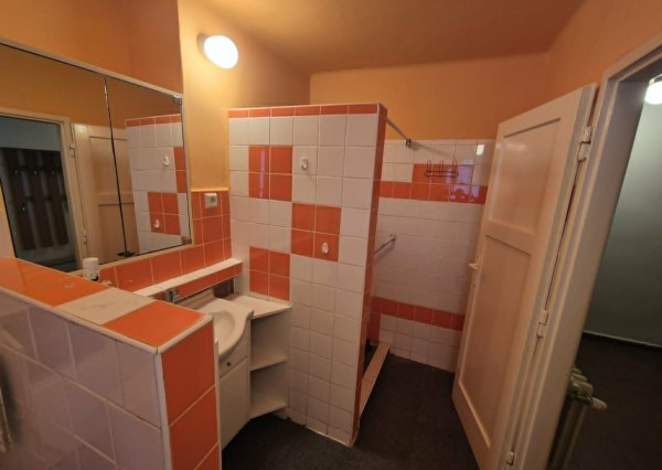 Na predaj 2‑izbový, čiastočne zrekonštruovaný byt v Komárne ul. Zváračská