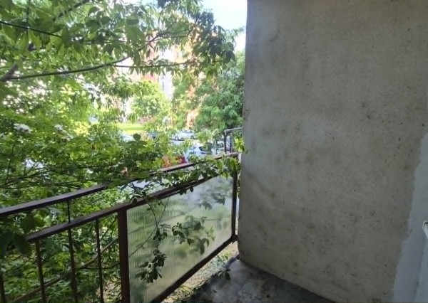 Ponúkam na predaj 1‑izbový byt s loggiou v pôvodnom stave na ulici Generála Klapku v Komárne