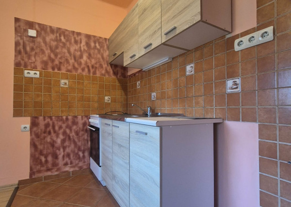 Na predaj garzónka na výbornej adrese v Komárne ul. Cintorínsky rad