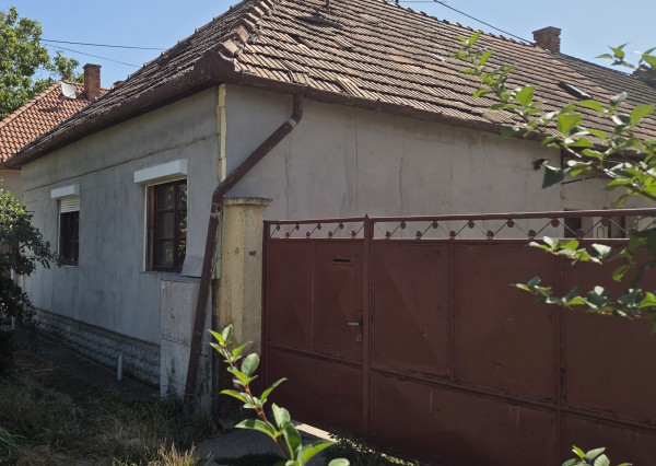 Výhodná ponuka!!!Ponúkame na predaj rod.dom v centre Kolárova