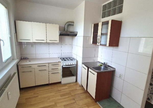 Na predaj ponúkame útulný 1‑izbový byt v Komárne, situovaný na Košickej ulici