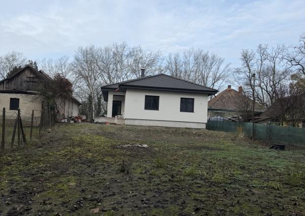 Ponúkame predaj: 4‑izbový rodinný dom – Bodza, okres Komárno.
