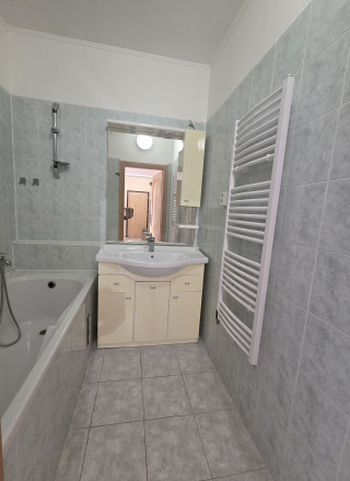 Ponúkame priestranný 3-izbový byt s balkónom v Kolárove - fotografia 11