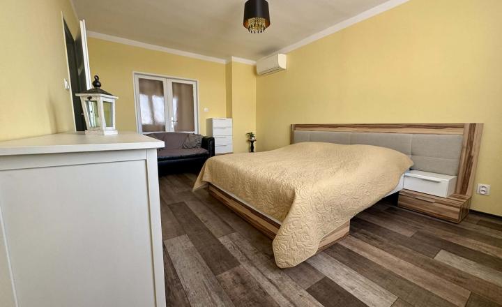 Ponúkame na prenájom zariadený 3-izbový byt v Kolárove - fotografia 5