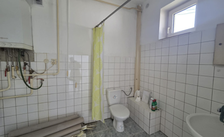Ponúkame na prenájom obchodný priestor v Kolárove - fotografia 5