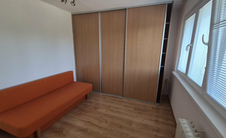 Ponúkam na predaj alebo prenájom 1‑izbový, kompletne zrekonštruovaný a zariadený byt v Komárne - fotografia 4