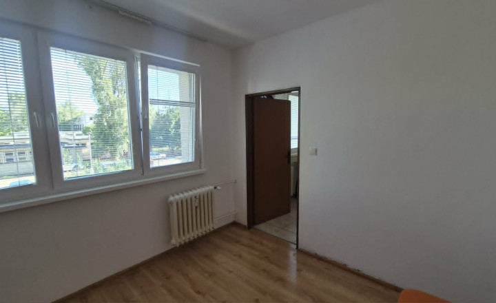 Ponúkam na predaj alebo prenájom 1‑izbový, kompletne zrekonštruovaný a zariadený byt v Komárne - fotografia 6
