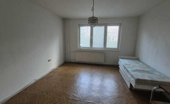Ponúkam na predaj 1‑izbový byt s loggiou v pôvodnom stave na ulici Generála Klapku v Komárne - fotografia 7