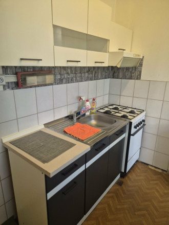 Ponúkam na predaj 1‑izbový byt s loggiou v pôvodnom stave na ulici Generála Klapku v Komárne - fotografia 11