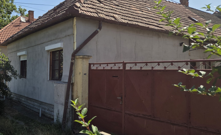 Výhodná ponuka!!!Ponúkame na predaj rod.dom v centre Kolárova - fotografia 1