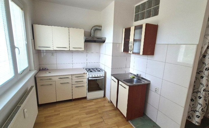Na predaj ponúkame útulný 1‑izbový byt v Komárne, situovaný na Košickej ulici - fotografia 2