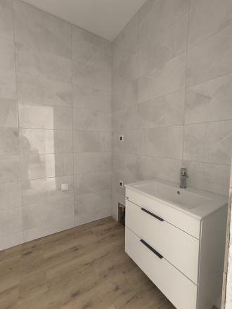 Na predaj moderný 3‑izbový radový dom s vlastným dvorom – novostavba „na kľúč“ - fotografia 9