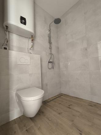 Na predaj moderný 3‑izbový radový dom s vlastným dvorom – novostavba „na kľúč“ - fotografia 10