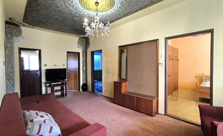 Na predaj priestranný rodinný dom + veľký pozemok! - fotografia 5