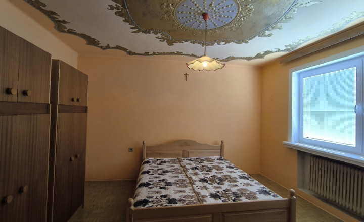 Na predaj priestranný rodinný dom + veľký pozemok! - fotografia 12