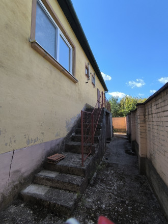 Na predaj priestranný rodinný dom + veľký pozemok! - fotografia 18