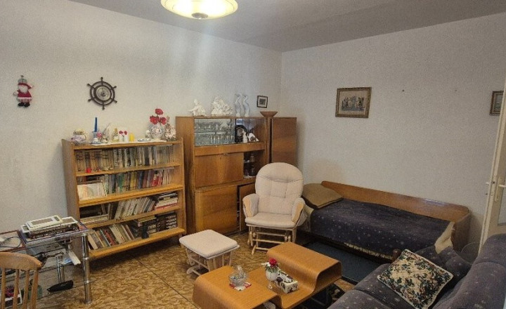 Na predaj priestranný 2‑izbový byt na Meštianskej ulici v Komárne - fotografia 1