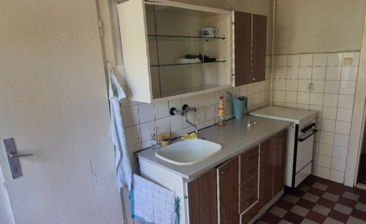 Na predaj 3‑izbový byt na Alžbetinom ostrove v pôvodnom stave - fotografia 3