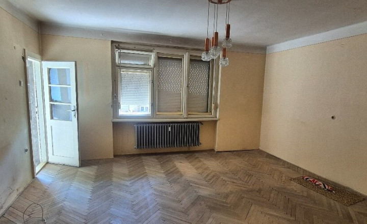 Na predaj 3‑izbový byt na Alžbetinom ostrove v pôvodnom stave - fotografia 2