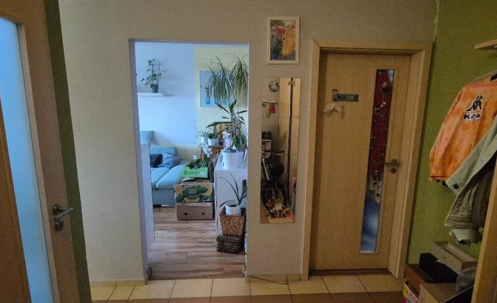 Priestranný a zrekonštruovaný 2-izbový byt s loggiou na ul. Biskupa Királya v Komárne - fotografia 4