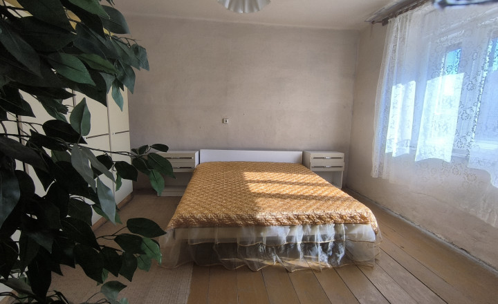 NA PREDAJ STARŠÍ 3-IZBOVÝ RODINNÝ DOM S VEĽKOU ZÁHRADOU – GBELCE - fotografia 4