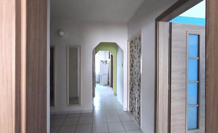 🏡 VEĽKÝ 3-IZBOVÝ BYT NA NÁBREŽNEJ ULICI V NOVÝCH ZÁMKOCH - fotografia 9