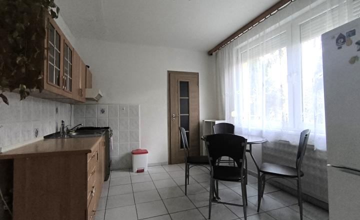 🏡 VEĽKÝ 3-IZBOVÝ BYT NA NÁBREŽNEJ ULICI V NOVÝCH ZÁMKOCH - fotografia 3
