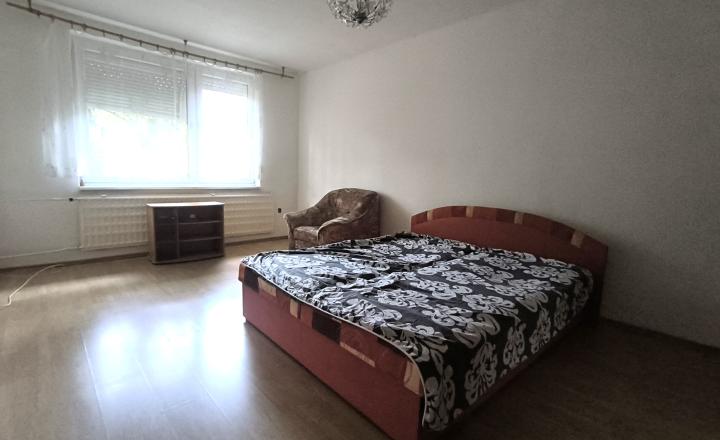 🏡 VEĽKÝ 3-IZBOVÝ BYT NA NÁBREŽNEJ ULICI V NOVÝCH ZÁMKOCH - fotografia 4