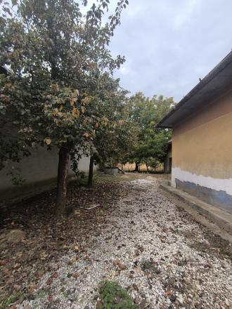 NA PREDAJ RODINNÝ DOM S VEĽKÝM POZEMKOM VO VEĽKÝCH LUDINCIACH - fotografia 2