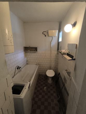 NA PREDAJ RODINNÝ DOM S VEĽKÝM POZEMKOM VO VEĽKÝCH LUDINCIACH - fotografia 3