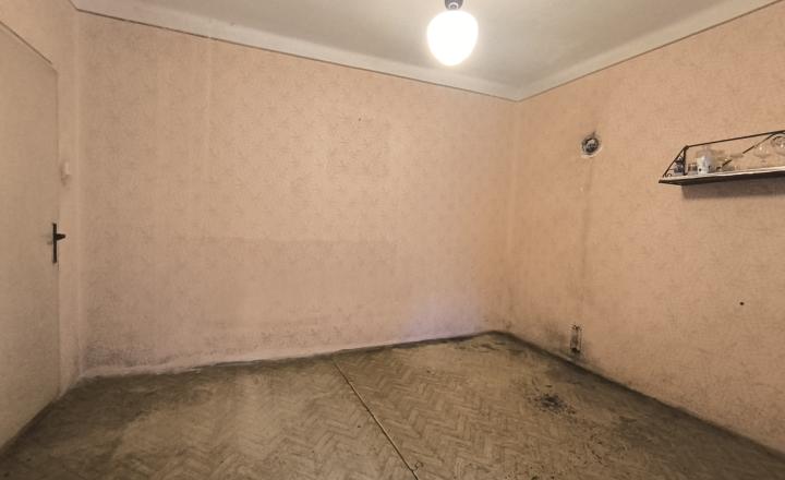 NA PREDAJ RODINNÝ DOM S VEĽKÝM POZEMKOM VO VEĽKÝCH LUDINCIACH - fotografia 5