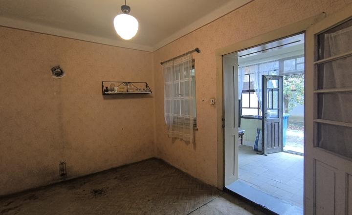 NA PREDAJ RODINNÝ DOM S VEĽKÝM POZEMKOM VO VEĽKÝCH LUDINCIACH - fotografia 6