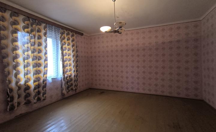 NA PREDAJ RODINNÝ DOM S VEĽKÝM POZEMKOM VO VEĽKÝCH LUDINCIACH - fotografia 8