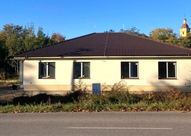Moderný rodinný dom s veľkorysým pozemkom vo Veľkých Ludinciach